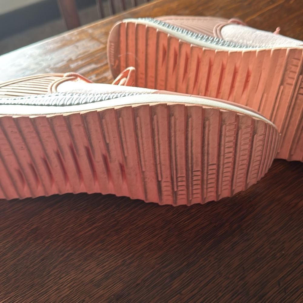 PUMA shoes. Size women 11 - Picture 6 of 6